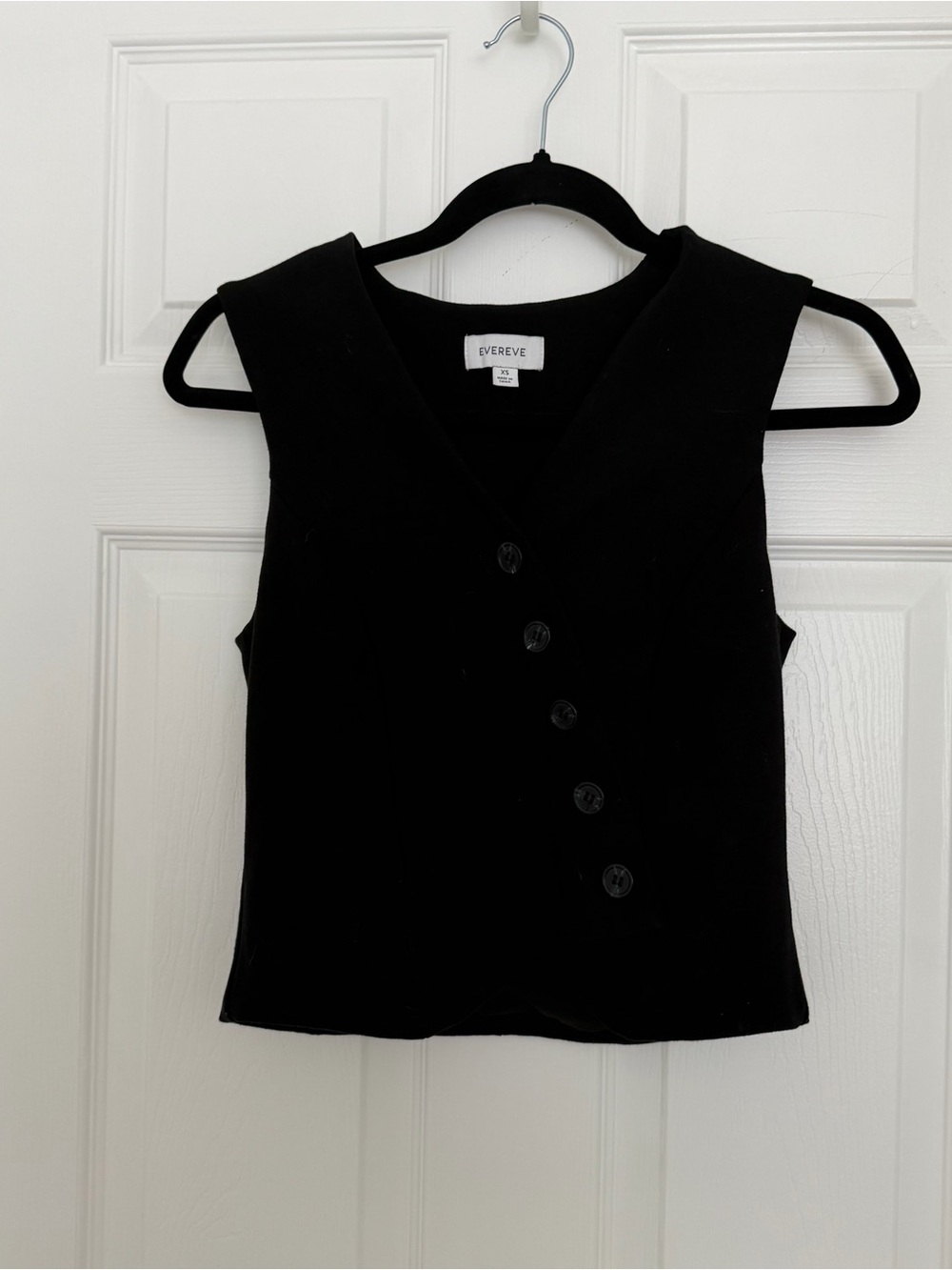 Evereve Black Sleeveless V-Neck Button Tank